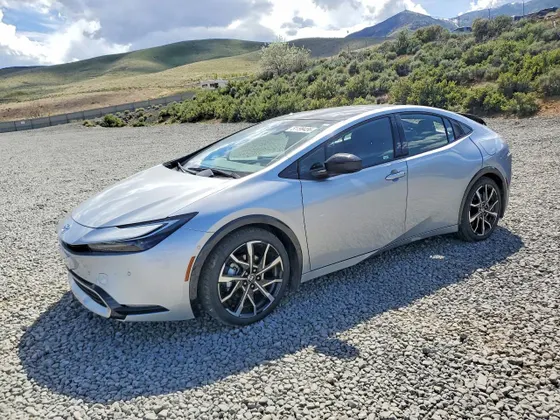 2026 Toyota Prius Plug-In Hybrid SE