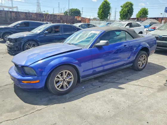 2005 Ford Mustang Deluxe