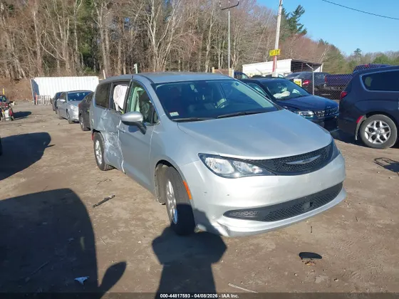 2023 Chrysler Voyager LX