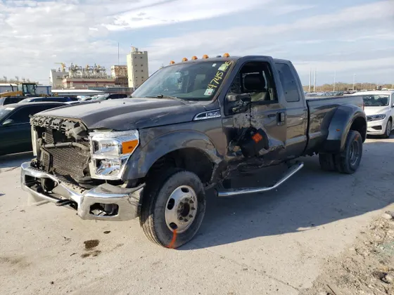 2013 Ford Super Duty F-350 DRW XL