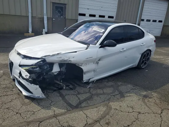 2022 Alfa Romeo Giulia Ti