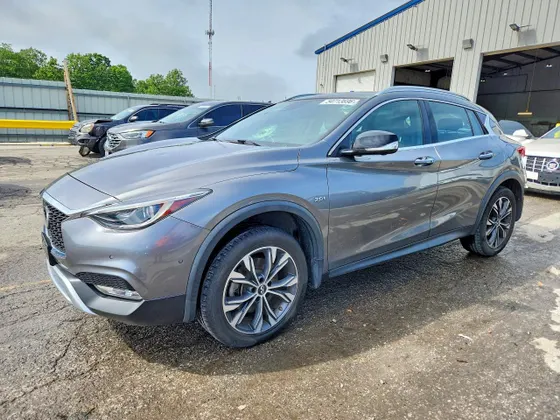 2017 INFINITI QX30 Premium