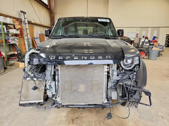 2023 Land Rover Defender V8