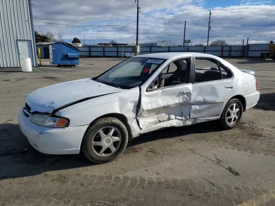 1999 Nissan Altima XE