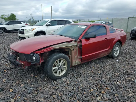 2007 Ford Mustang Deluxe