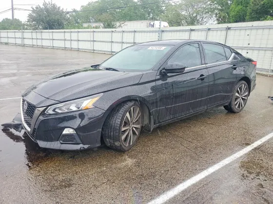 2021 Nissan Altima 2.0 SR