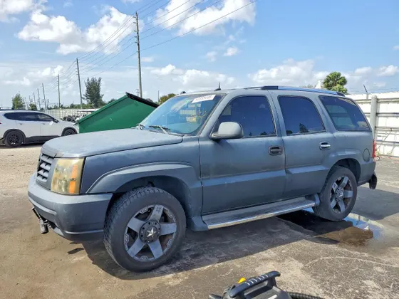 2004 Cadillac Escalade