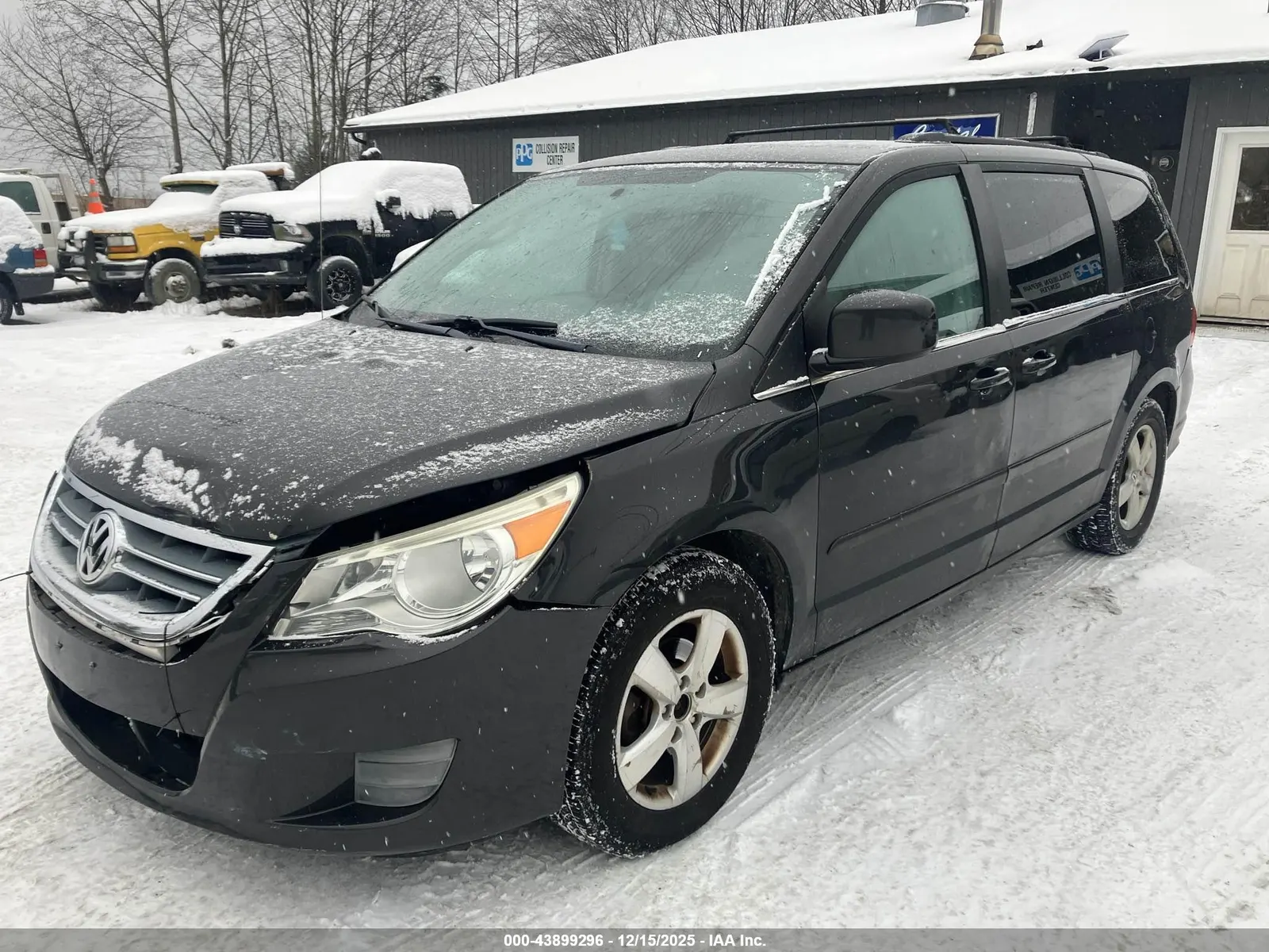 2011 Volkswagen Routan SEL w/Navigation