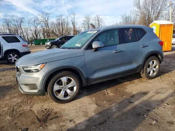 2020 Volvo XC40 Momentum