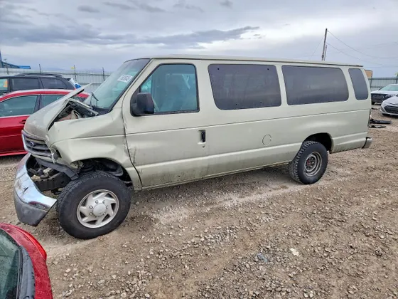2004 Ford Econoline Wagon XL