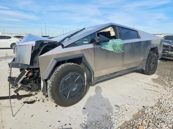2025 Tesla Cybertruck