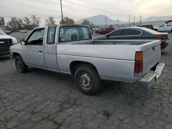 1988 Nissan Hardbody King Cab 2WD KING CAB