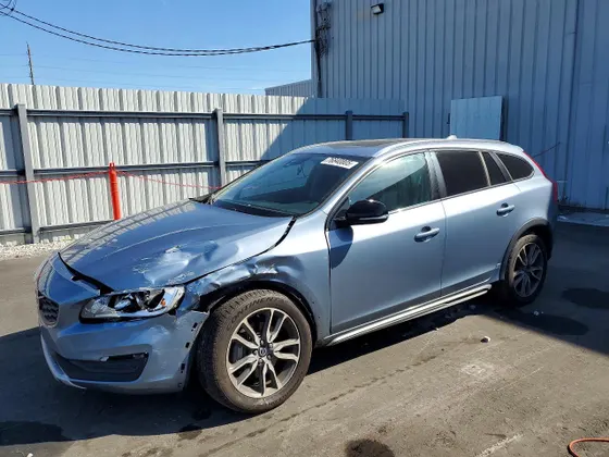2018 Volvo V60 Cross Country