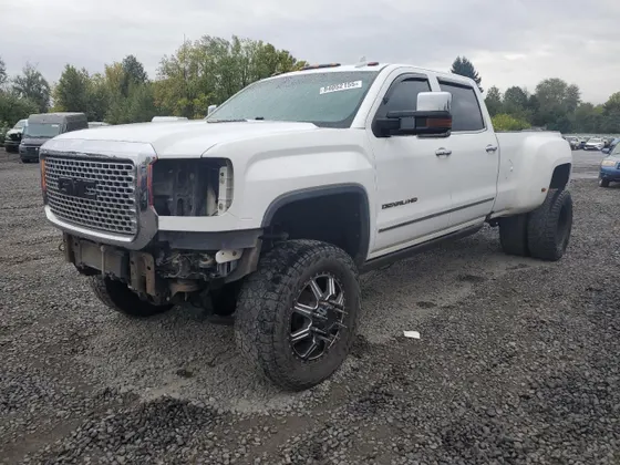 2016 GMC Sierra 3500HD Denali