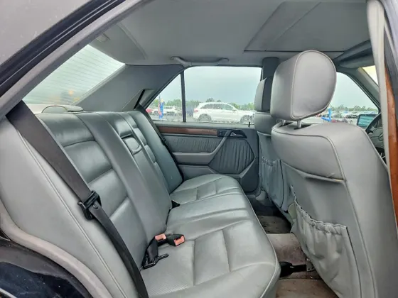 1990 Mercedes-Benz 300 Series 300E