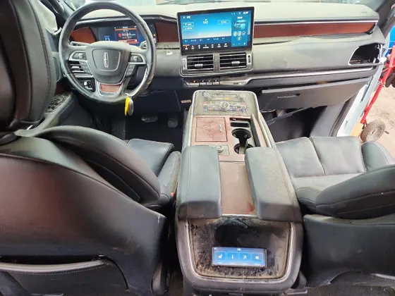 2023 Lincoln Navigator Standard