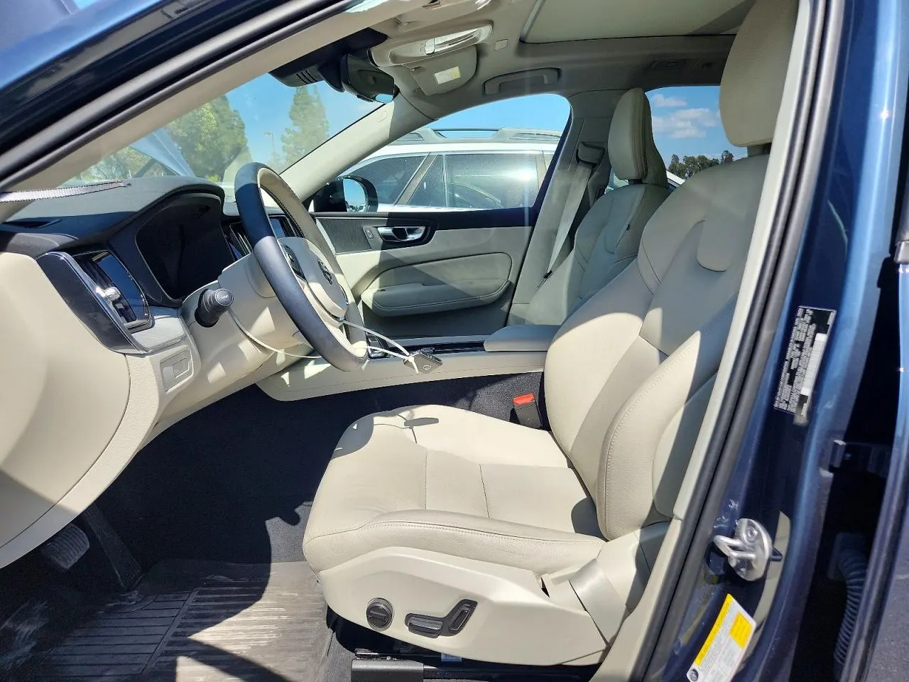 2025 Volvo XC60 Plug-In Hybrid Plus