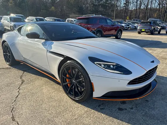 2022 Aston Martin DB11 V8