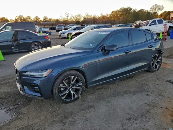 2025 Volvo S60 Plus