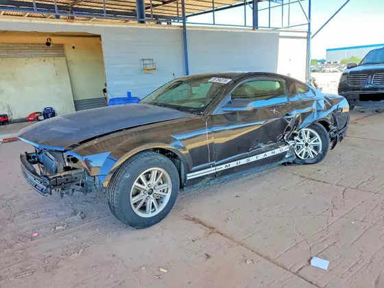 2005 Ford Mustang Deluxe