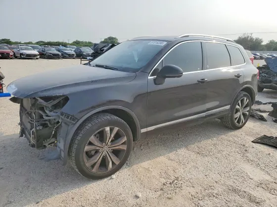 2017 Volkswagen Touareg Wolfsburg Edition