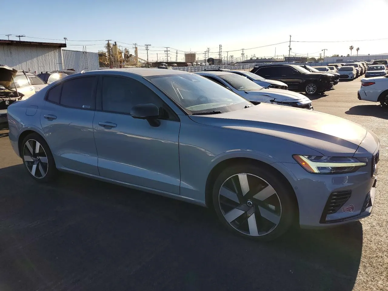 2024 Volvo S60 Recharge Plug-In Hybrid Plus Dark Theme