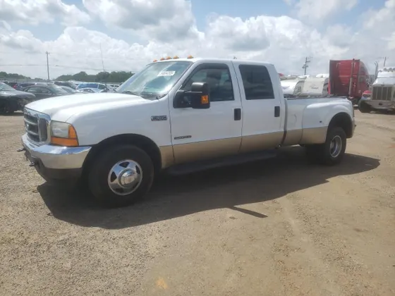 2001 Ford Super Duty F-350 DRW XL