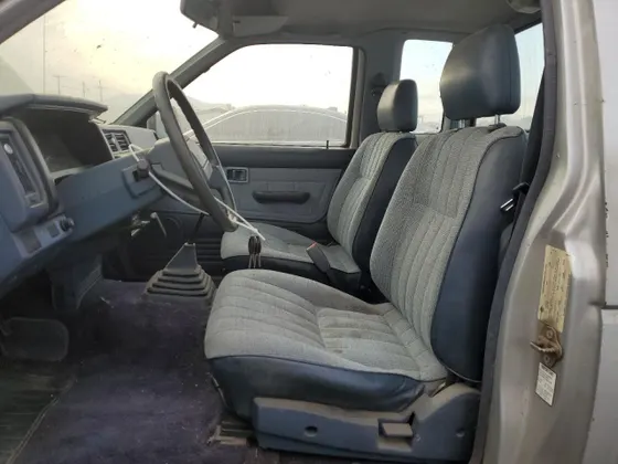1988 Nissan Hardbody King Cab 2WD KING CAB