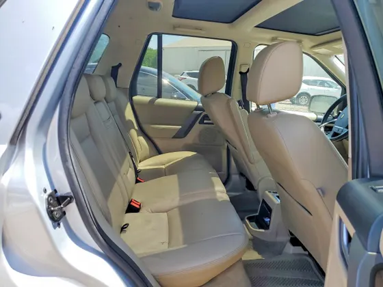 2010 Land Rover LR2 HSE