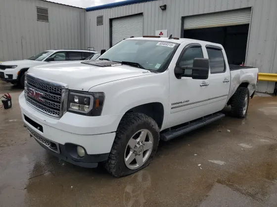 2011 GMC Sierra 3500HD DRW Denali
