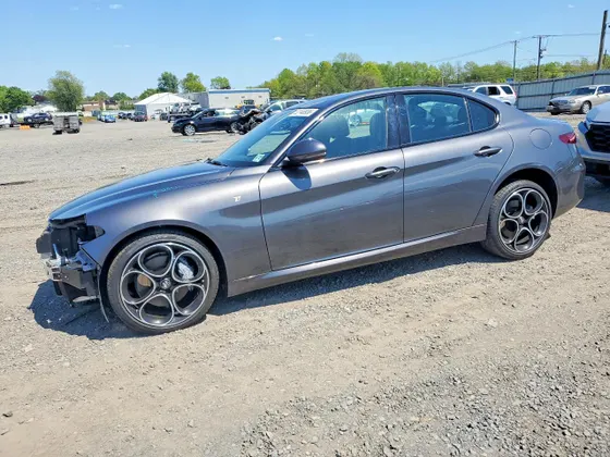 2022 Alfa Romeo Giulia Veloce