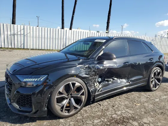 2023 Audi RS Q8