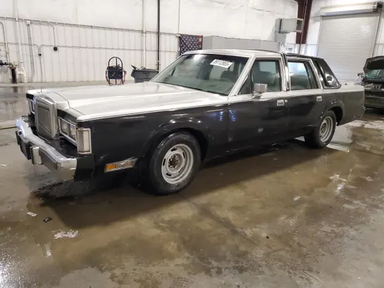 1988 Lincoln Town Car SIGNATURE