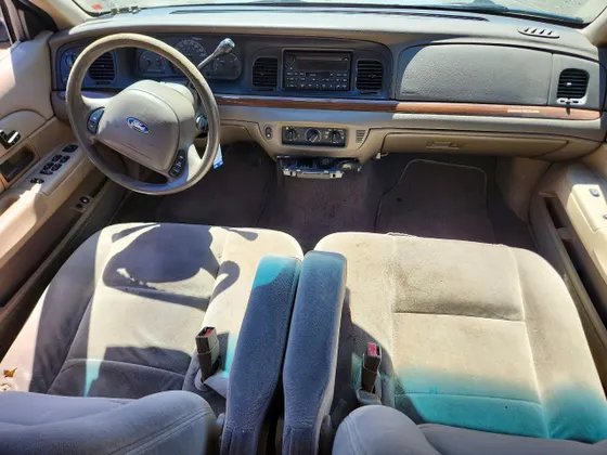 2003 Ford Crown Victoria Standard