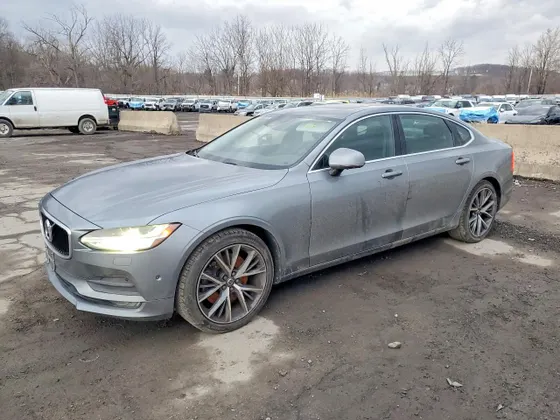 2018 Volvo S90 Momentum