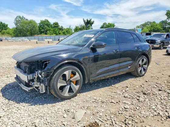 2022 Audi e-tron Premium Plus