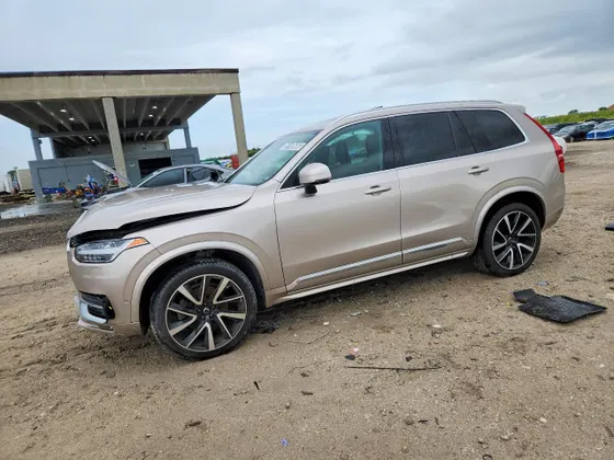 2023 Volvo XC90 Plus