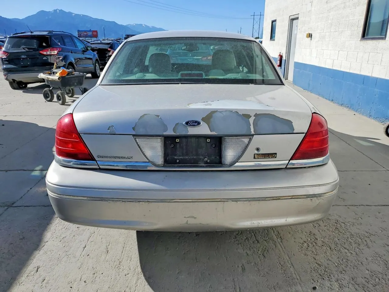 2004 Ford Crown Victoria LX
