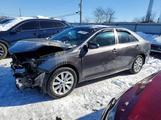 2013 Toyota Camry Hybrid LE