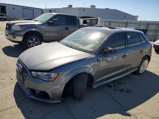 2016 Audi A3 e-tron Premium