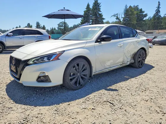 2022 Nissan Altima 2.5 SR