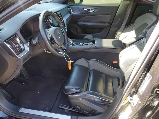 2024 Volvo S60 Recharge Plug-In Hybrid Plus Black Edition