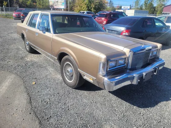 1988 Lincoln Town Car SIGNATURE