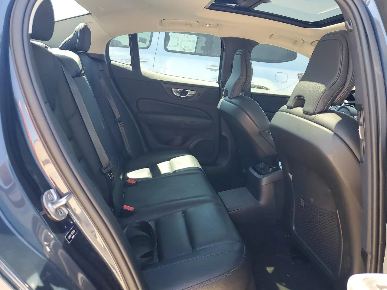 2023 Volvo S60 Recharge Plug-In Hybrid Plus Dark Theme