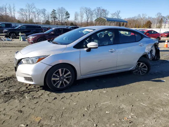 2021 Nissan Versa SV
