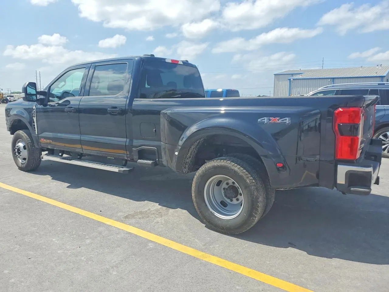 2026 Ford Super Duty F-350 DRW LARIAT