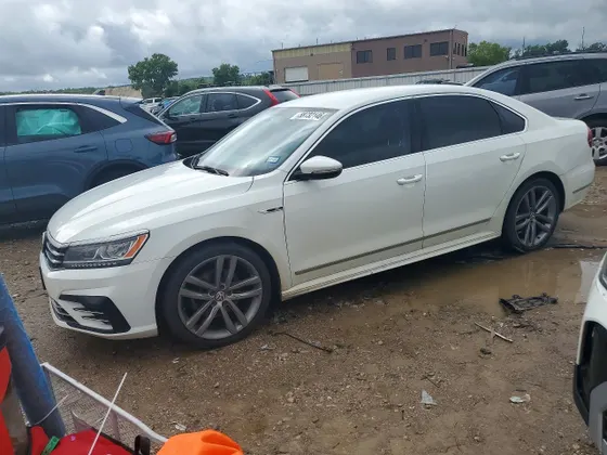 2017 Volkswagen Passat R-Line w/Comfort Pkg