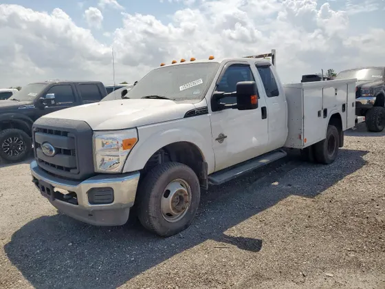 2013 Ford Super Duty F-350 DRW XL