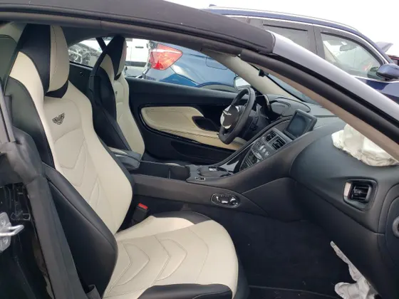 2020 Aston Martin DBS