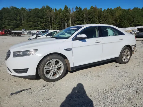 2015 Ford Taurus SEL